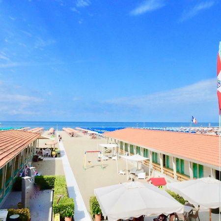 Ferienwohnung Attico Al Mare Viareggio Exterior foto