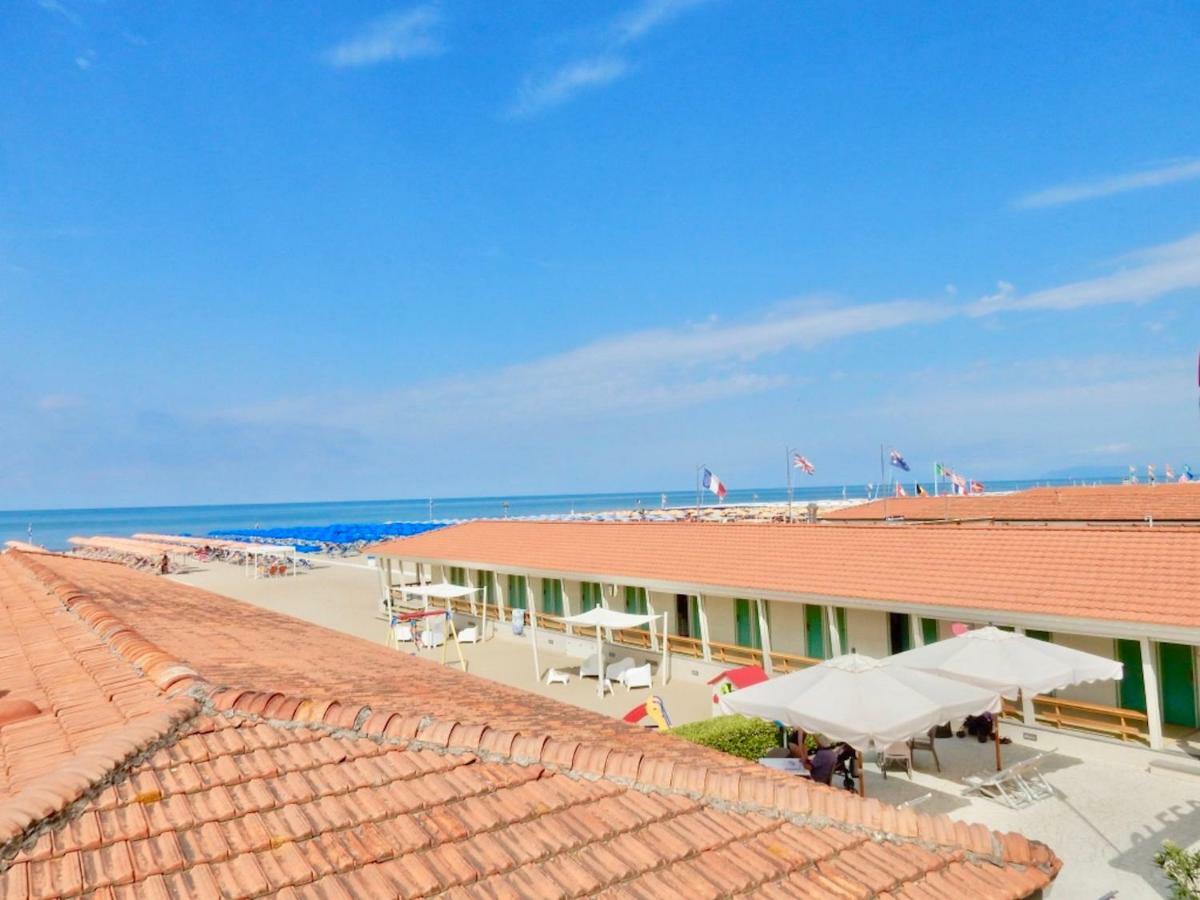 Ferienwohnung Attico Al Mare Viareggio Exterior foto