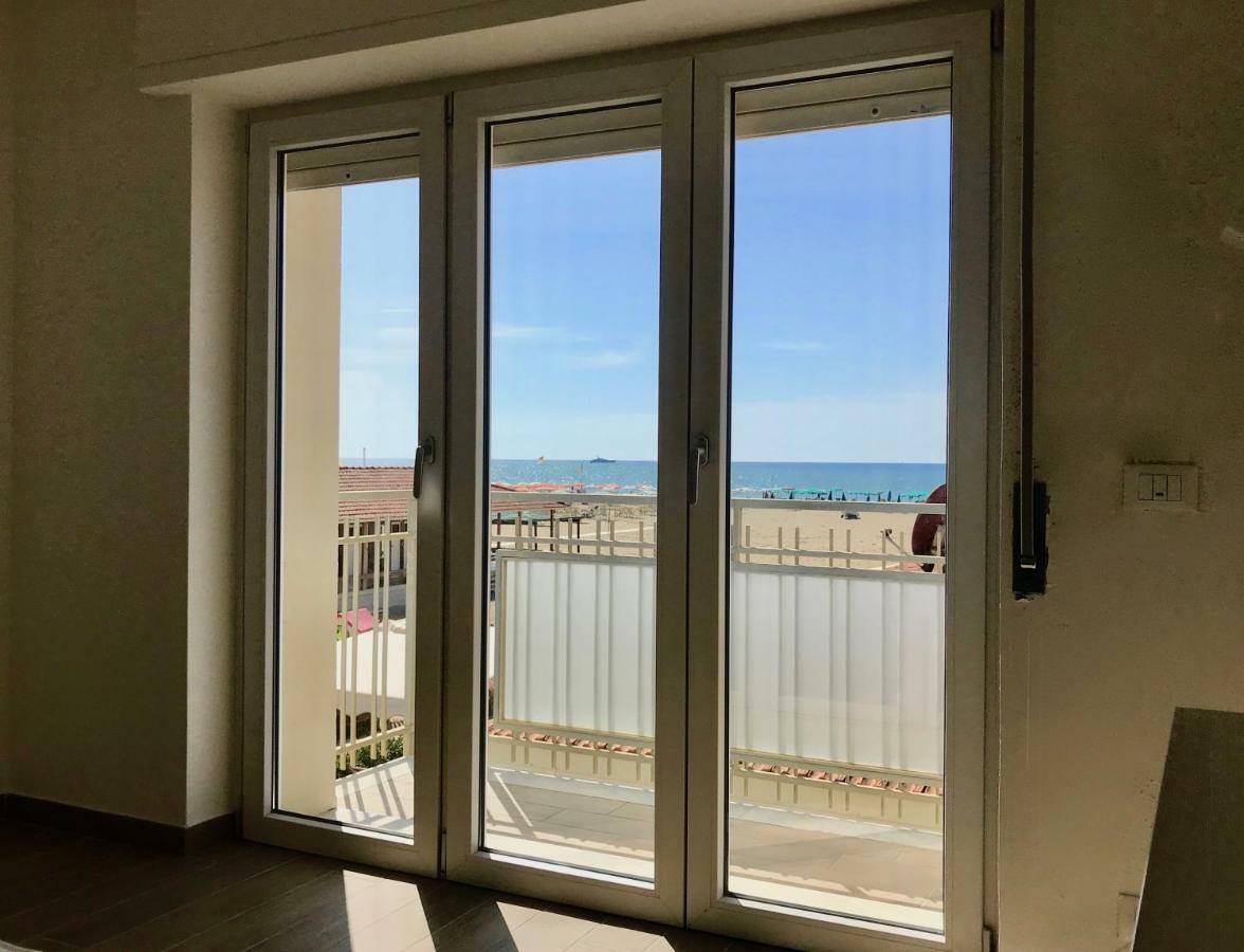 Ferienwohnung Attico Al Mare Viareggio Exterior foto