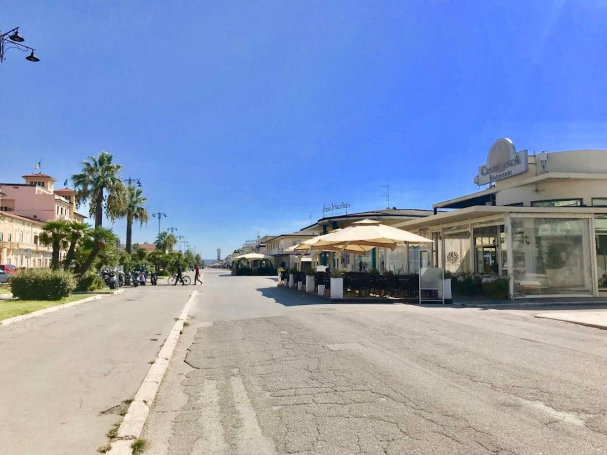 Ferienwohnung Attico Al Mare Viareggio Exterior foto